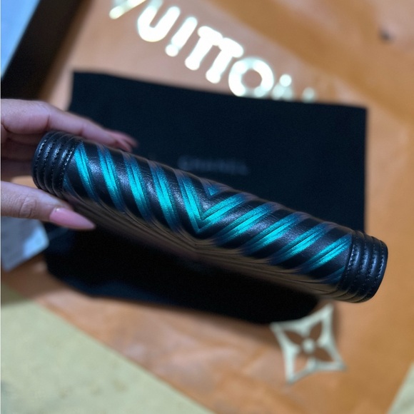 Authentic Chanel Calfskin Painted Chevron Embossed Boy Wallet On Chain WOC Black - Picture 4 of 4